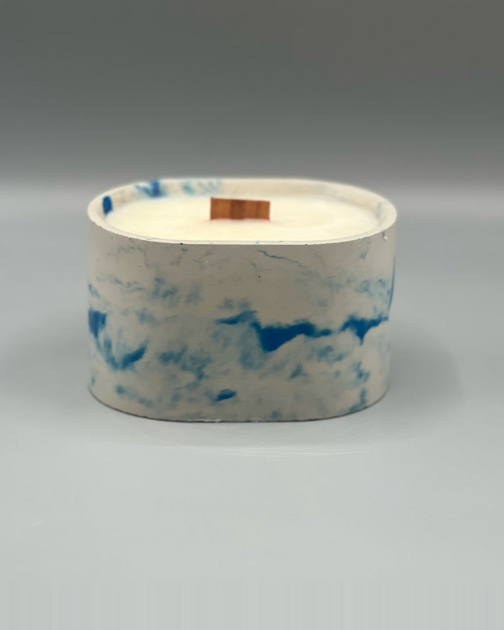 Rencarie Half Oval cement candle, Blue/White marbled