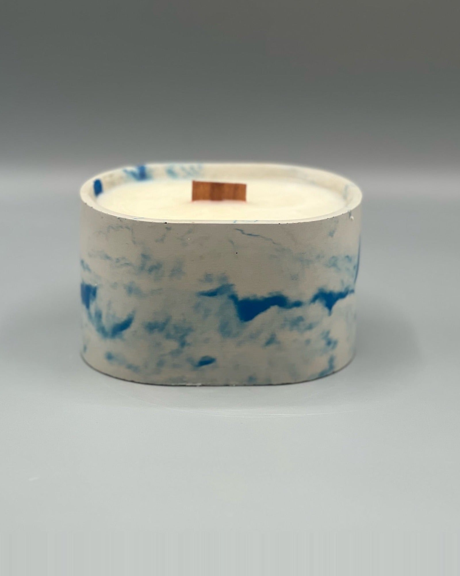 Rencarie Half Oval cement candle, Blue/White marbled