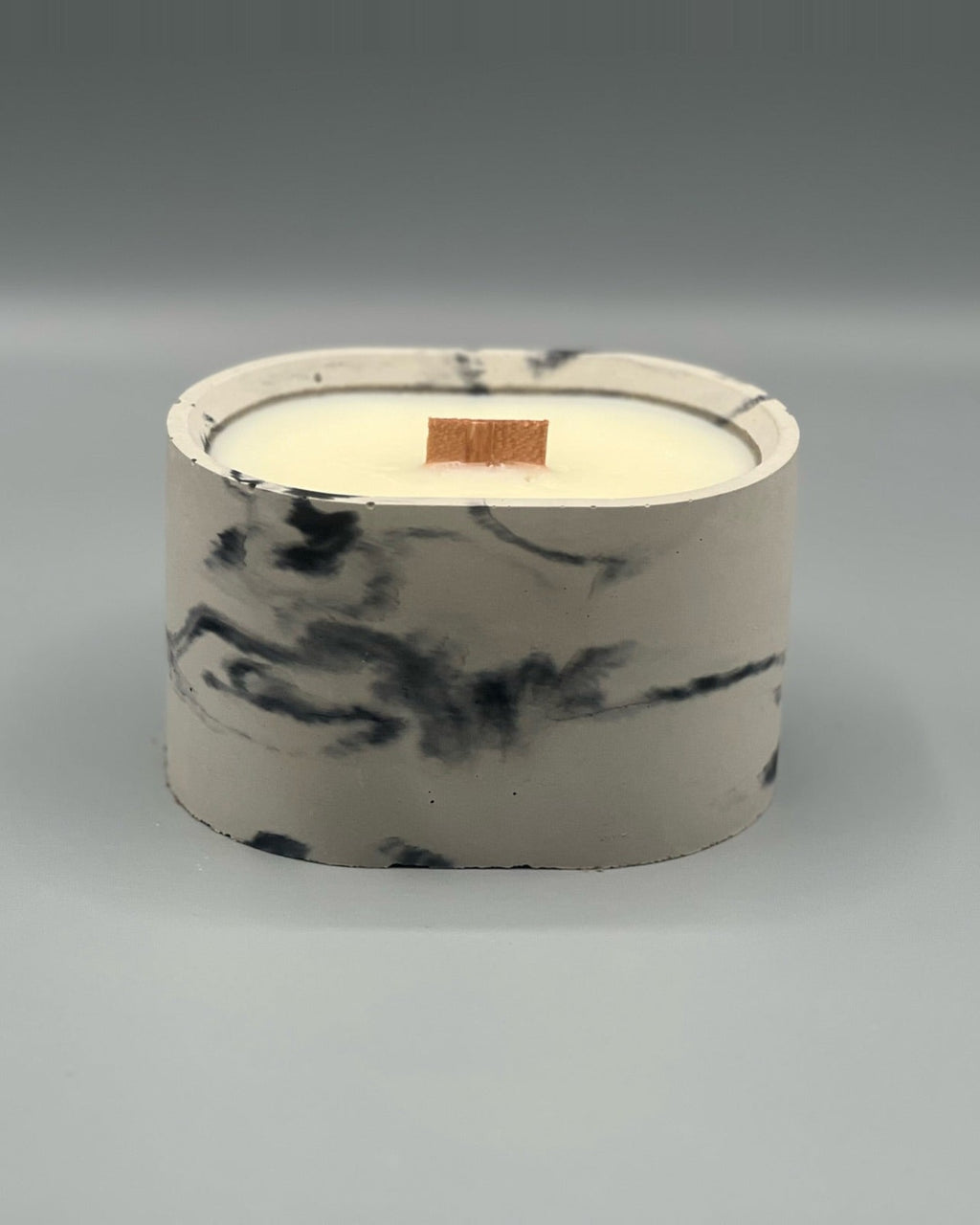 Rencarie Half Oval cement candle, Black/White marbled