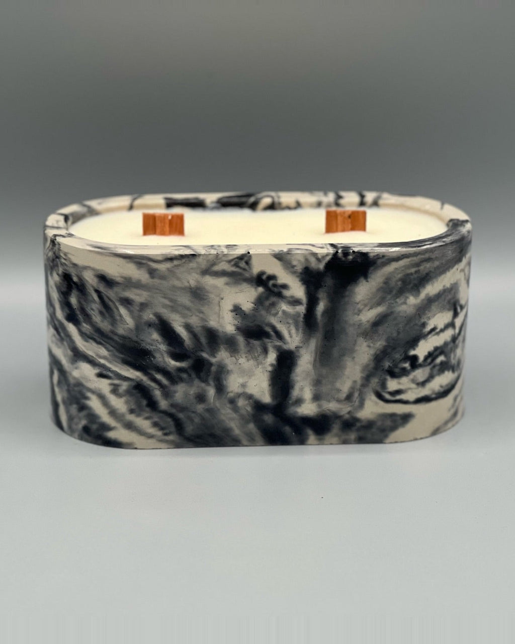 Rencarie Large Oval cement candle, Black/White marbled