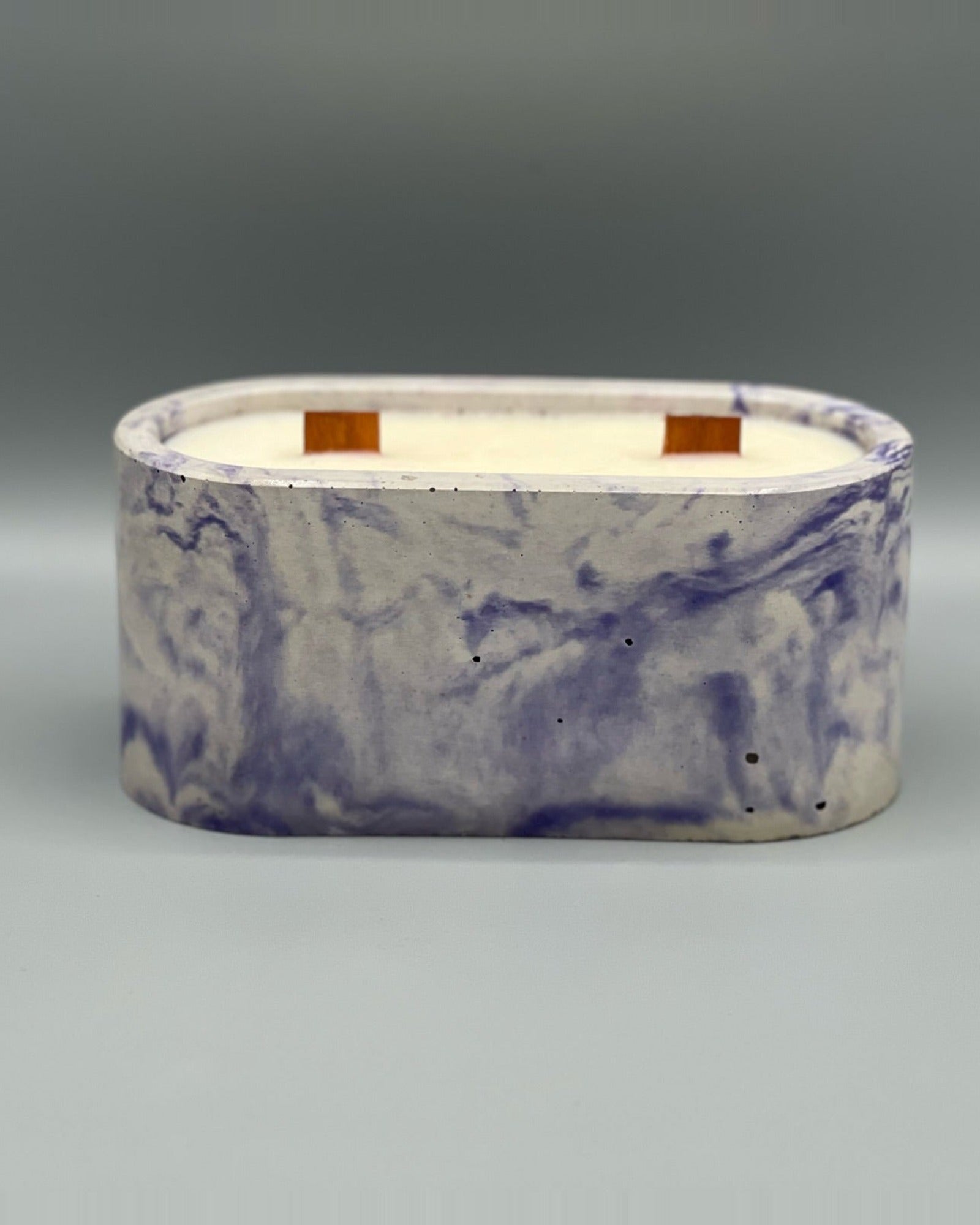 Rencarie Large Oval cement candle, Purple/White marbled